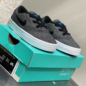 Nike SB check canvas